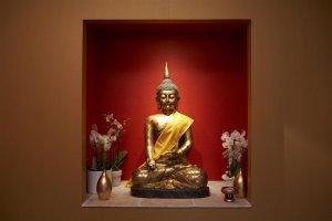 Unser Buddha wurde von Mönchen des Tempels Wat Buddhabharami im Rahmen der feierlichen Eröffnungszeremonie geweiht.